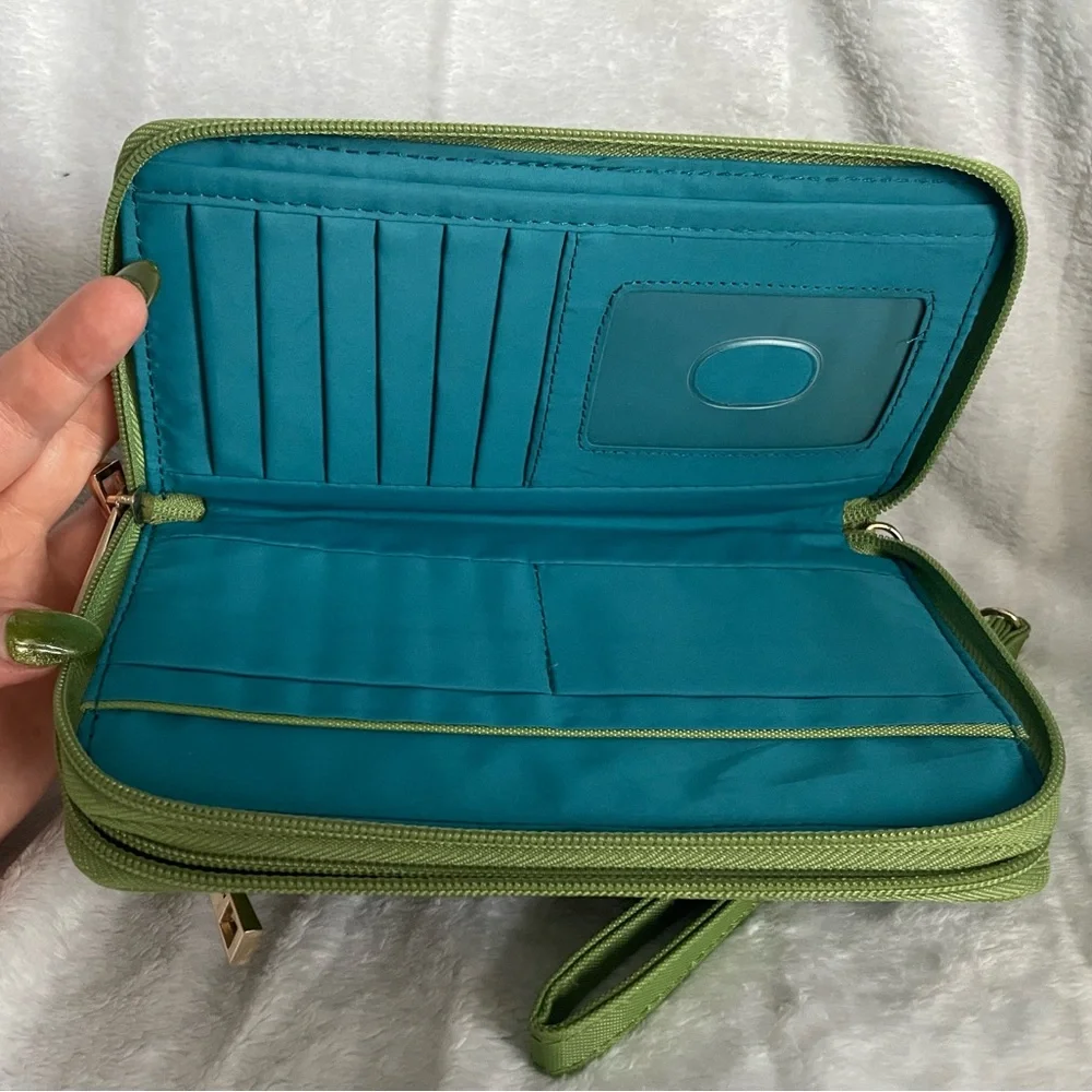 Travelon Green Wallet Wristlet NWOT - Picture 6 of 6